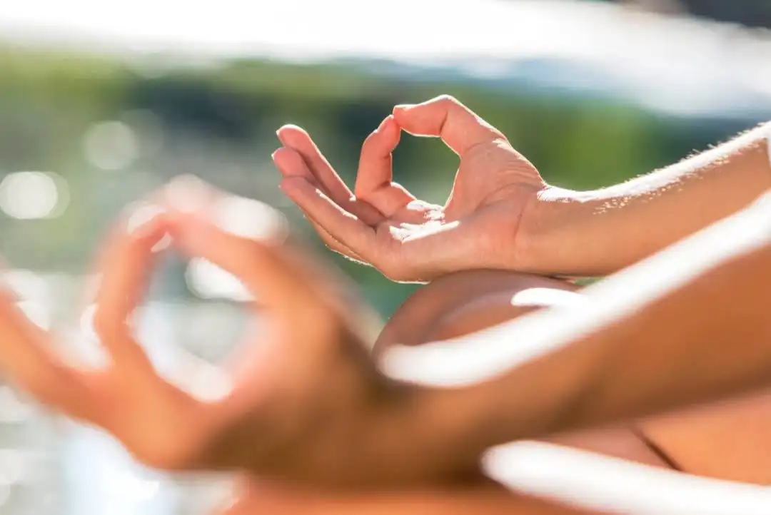 Mindfulness Madrid · Equilibrio Esencia · Mindfulness · Manos